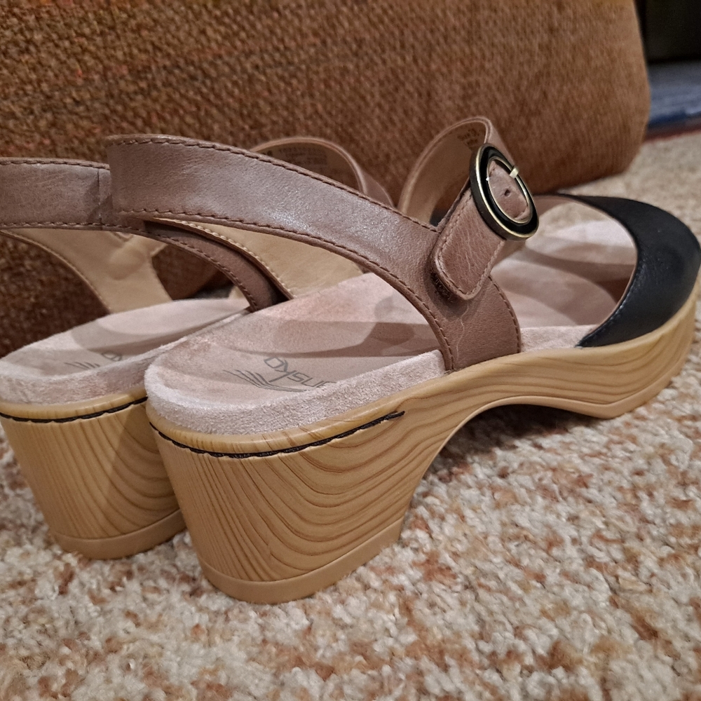 Dansko Marjory Sandals Leather — Black Size 38 or Size 7.5/8 - Like New! - Picture 7 of 7